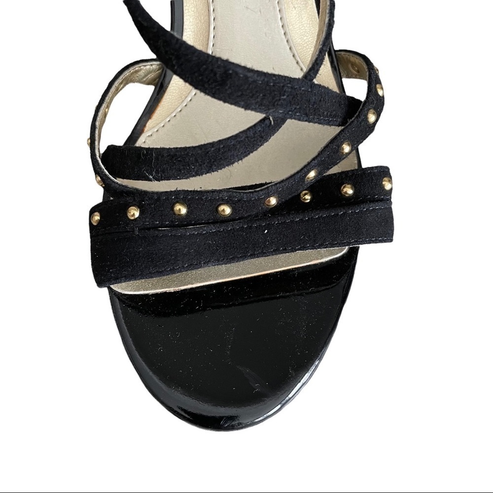 Bandolino Size 8 Black Velvet w/Gold Accents Strappy Kitten Heel Dress Shoes - Picture 5 of 7